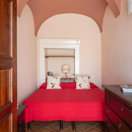 Il Palazzo Storico بوسا